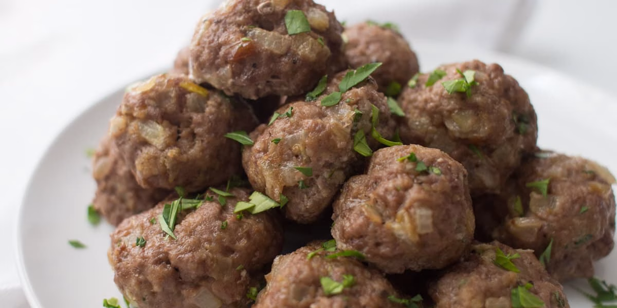 Delicious, evenly shaped meatballs fresh from an advanced production line, showcasing the quality and consistency achieved with Alfa Food & Poultry Projects BV’s innovative meatball processing equipment Delicious, evenly shaped meatballs fresh from an advanced production line, showcasing the quality and consistency achieved with Alfa Food & Poultry Projects BV’s innovative meatball processing equipment